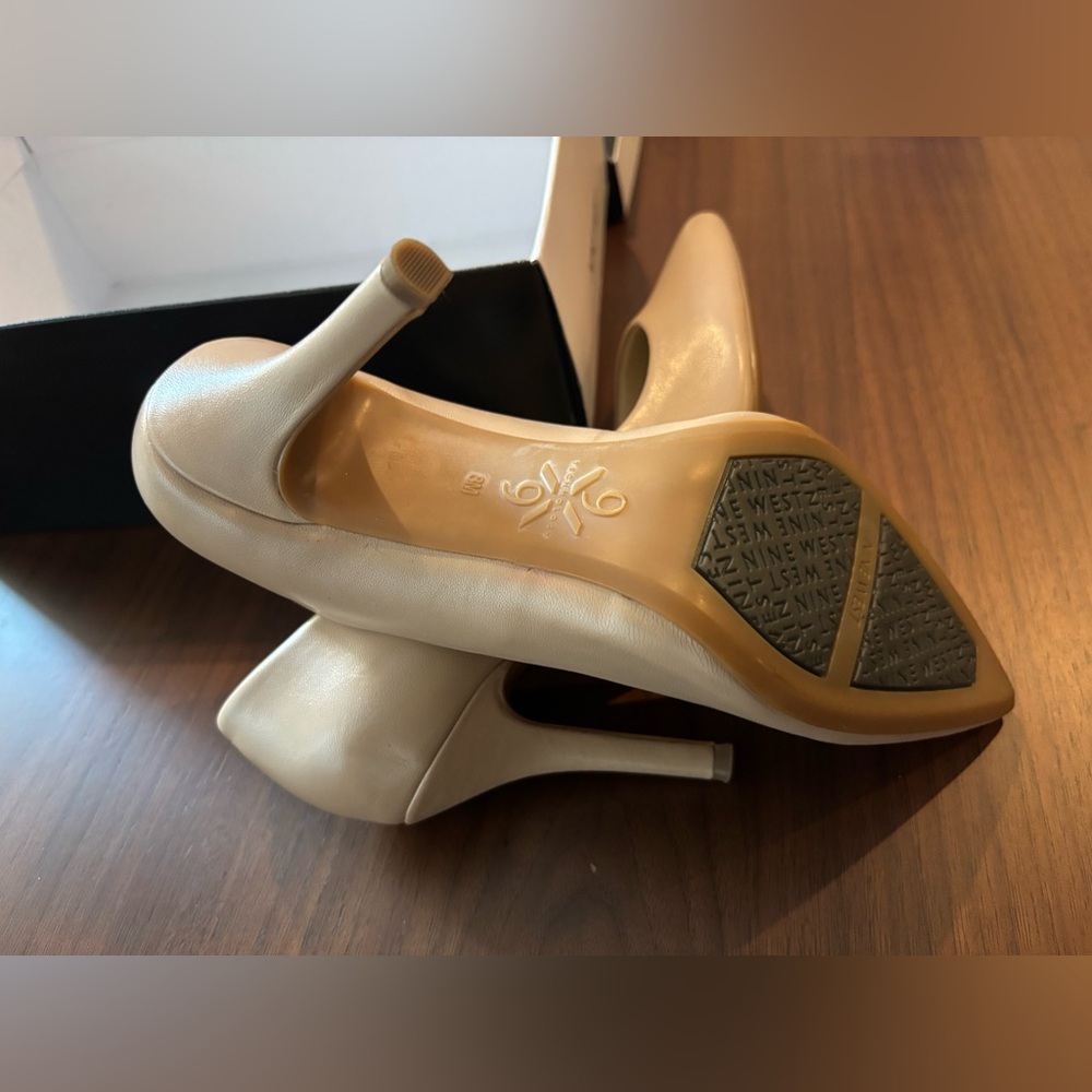 Nine West Fifth 9x9 Pointy Toe Pumps - Picture 5 of 6